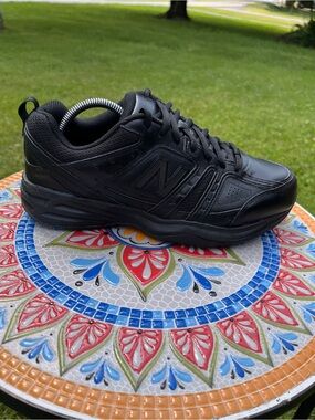 New Balance 409 Training Mens 9.5 4E WIDE Black Leather Sneakers